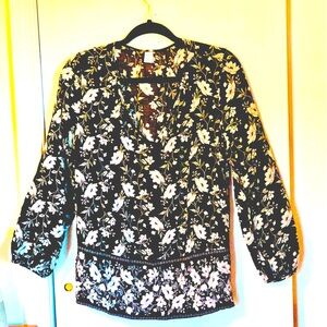 Old Navy floral Medium  Soft top LIGHT for SPRING SUMMER TOP back longer by 2”